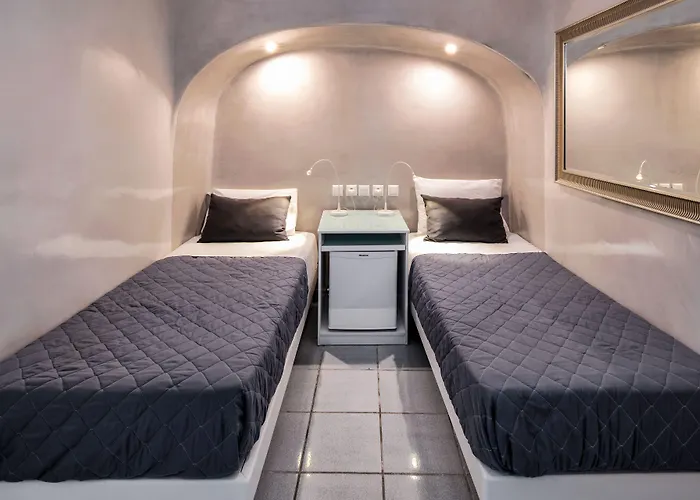 Katerina's Castle - Caldera Cave Hotel 3*