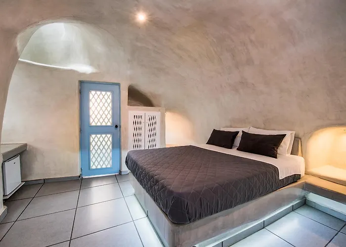 Katerina's Castle - Caldera Cave Hotel 3*