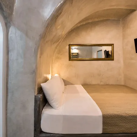 Katerina's Castle - Caldera Cave فندق إيميروفيغلي