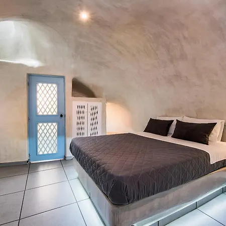 Katerina's Castle - Caldera Cave Hotel 3*