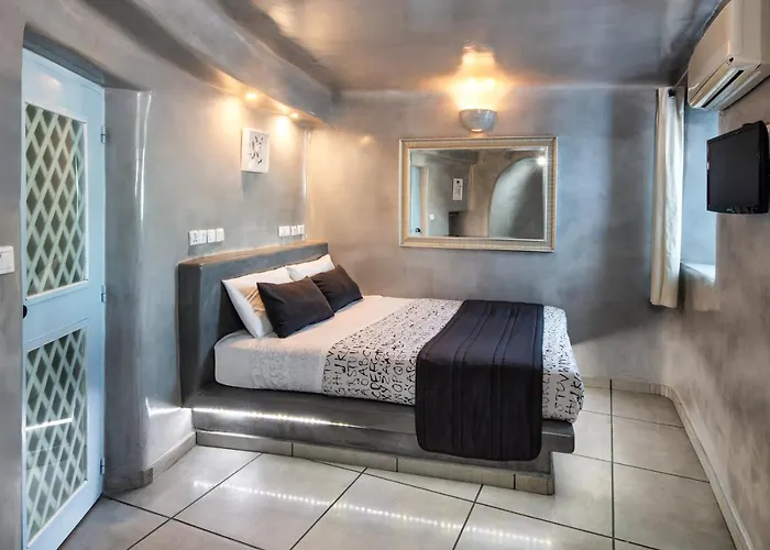 Katerina's Castle - Caldera Cave 3*