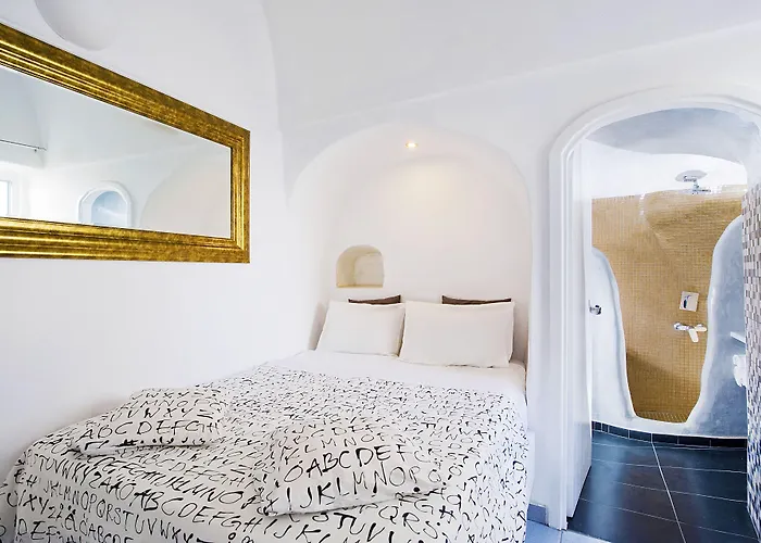 Katerina's Castle - Caldera Cave 3*