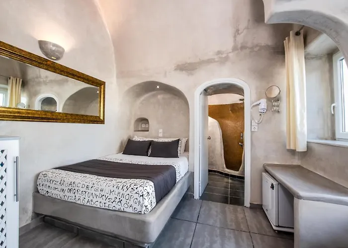 Katerina's Castle - Caldera Cave فندق إيميروفيغلي