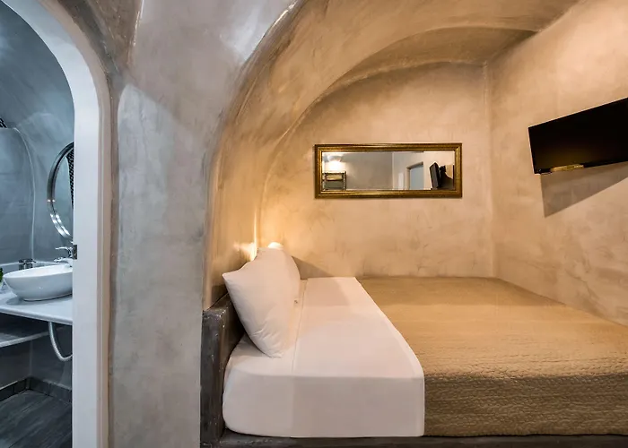 Katerina's Castle - Caldera Cave 3*