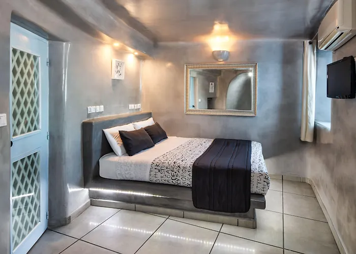 Katerina's Castle - Caldera Cave إيميروفيغلي